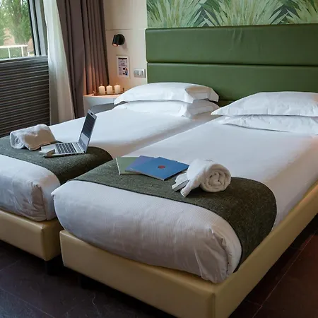 Western Hotel 4*