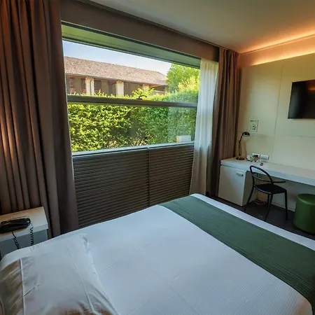 Western Hotel 4*