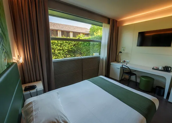 Western Hotell 4*
